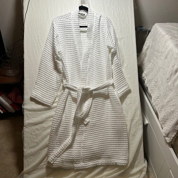 Brooklinen | Other | Brooklinen Dream Weave White Belted Waffle Robe ...